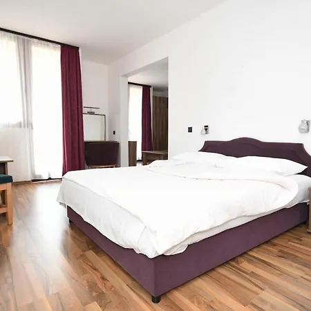 Hotel Mladost